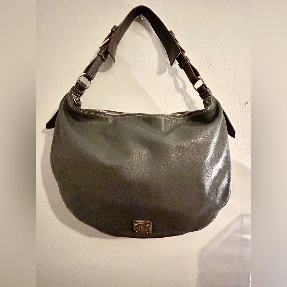Dooney & Bourke grey leather hobo zip shoulder bag, bottom expandable to 3”